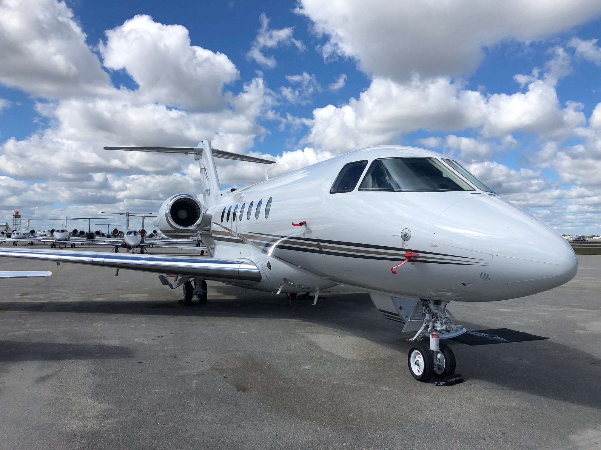 Hawker 4000 super midsize jet for Long Island charter
