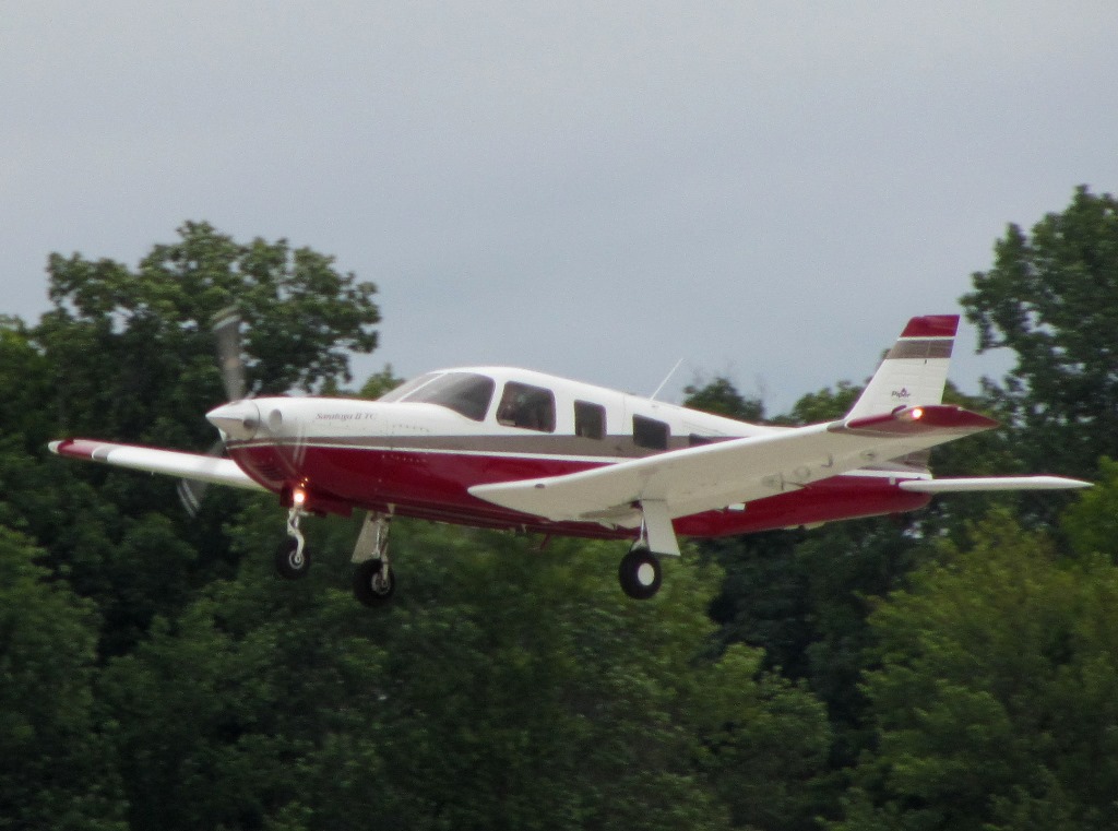 Piper Saratoga PA-32R piston for Long Island charter